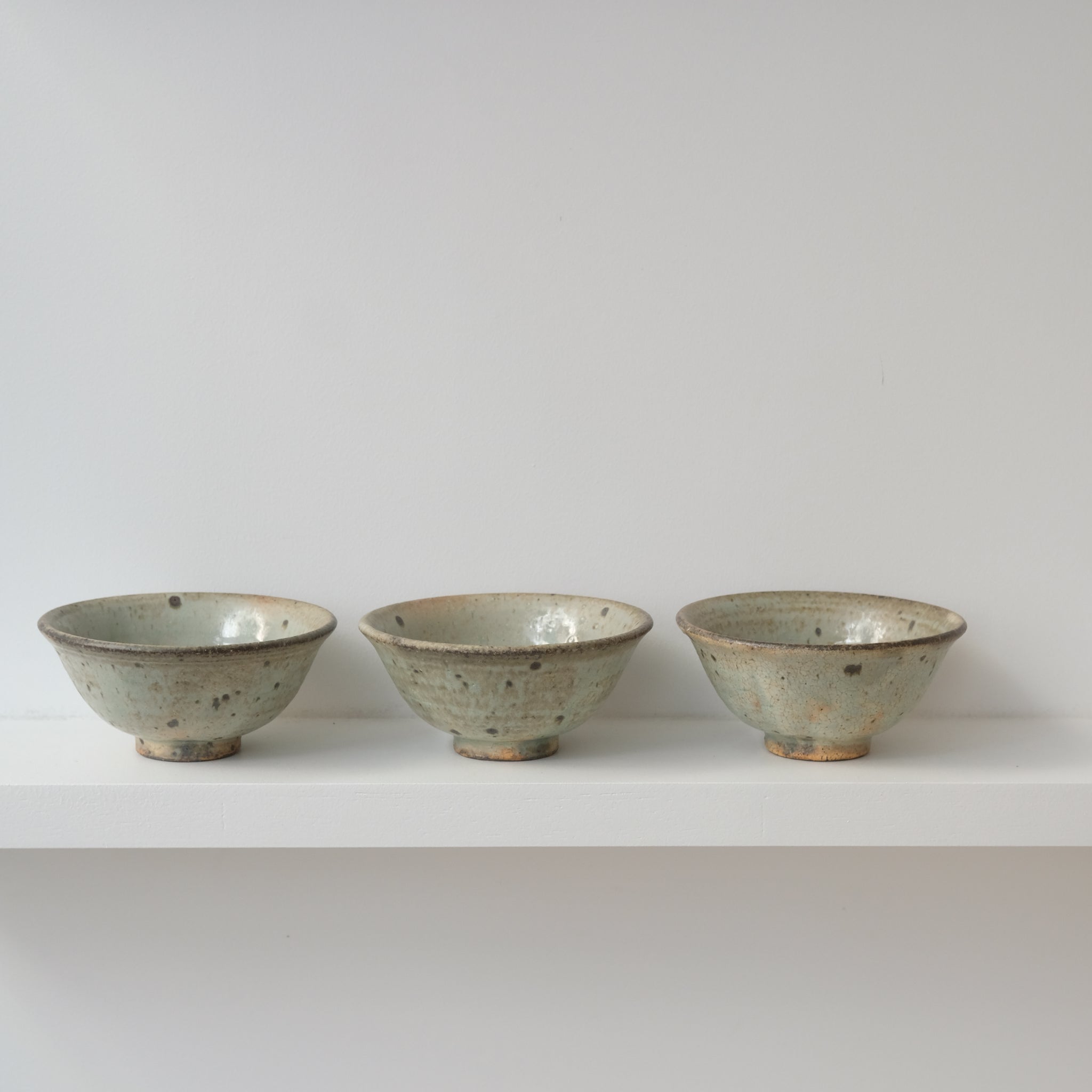 Bol en grès D13,5cm - vert clair de Tetsuya Kobayashi chez Brutal Ceramics