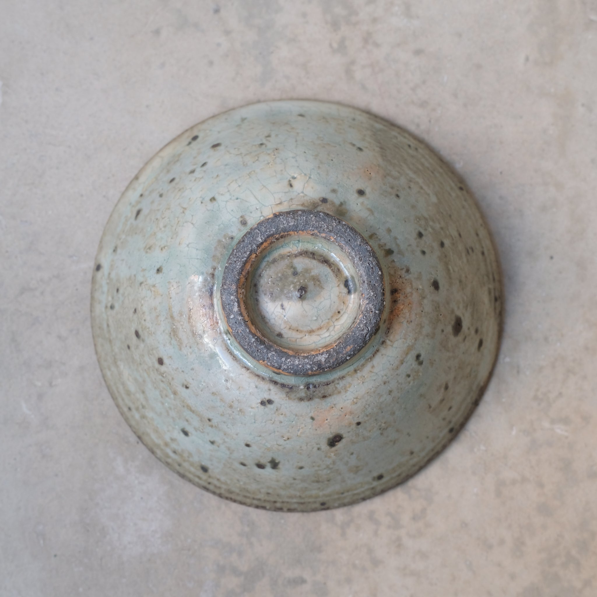 Bol en grès D13,5cm - vert clair de Tetsuya Kobayashi chez Brutal Ceramics