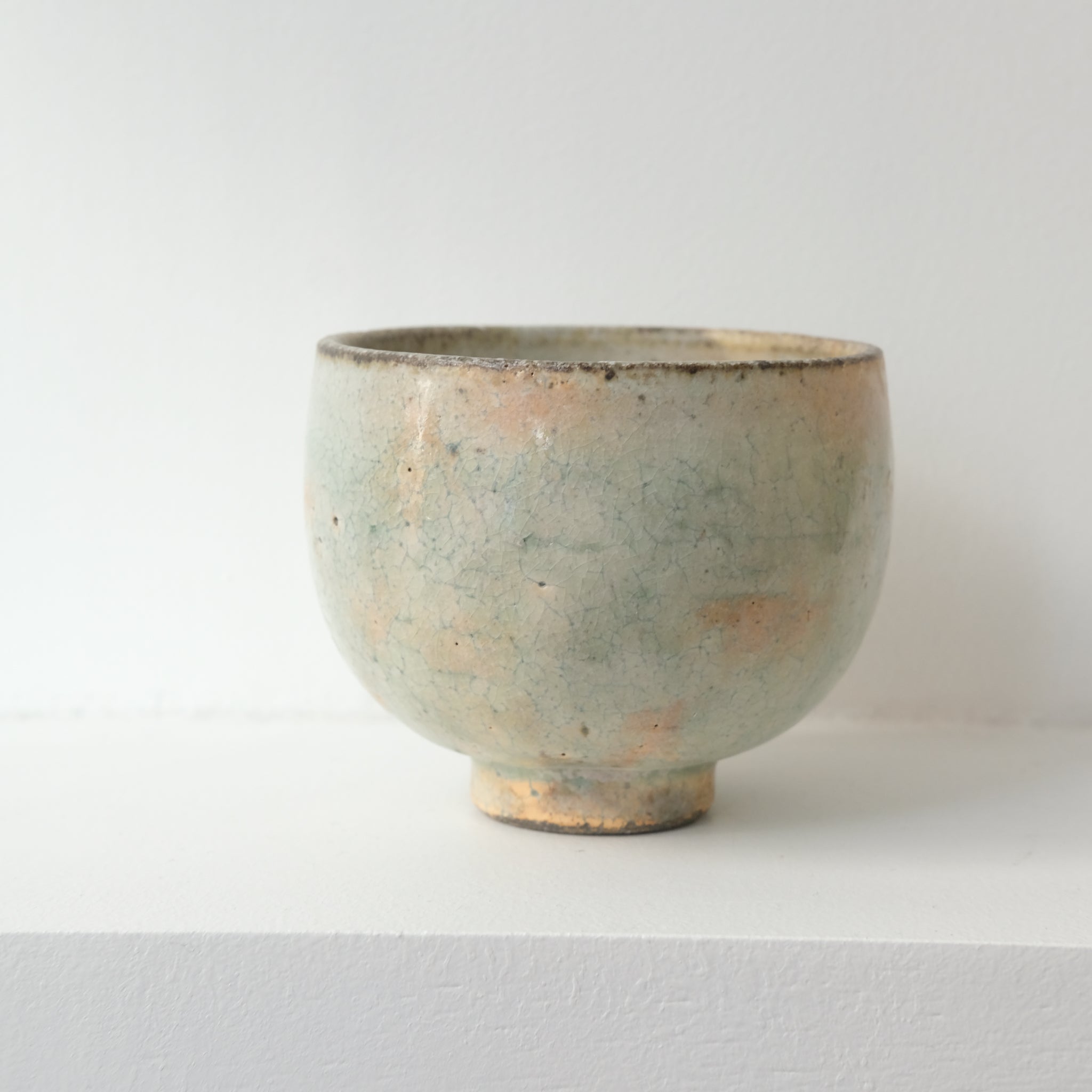 Tasse en grès 160ml - vert clair kohiki de Tetsuya Kobayashi chez Brutal Ceramics