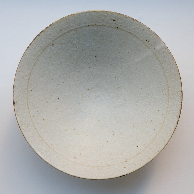Bol en grès D 19,5cm - blanc kohiki de Yamato Kobayashi chez Brutal Ceramics