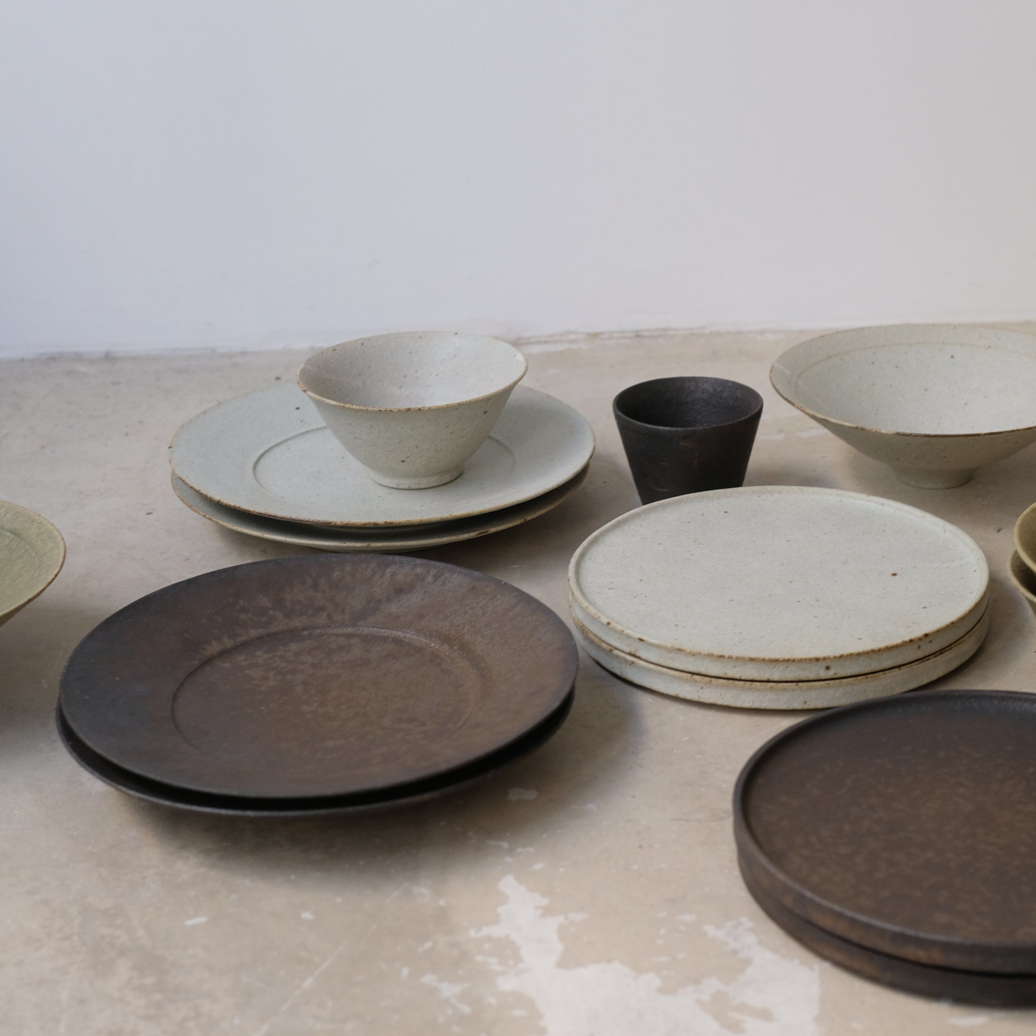 Bol en grès D 13cm - blanc kohiki de Yamato Kobayashi chez Brutal Ceramics