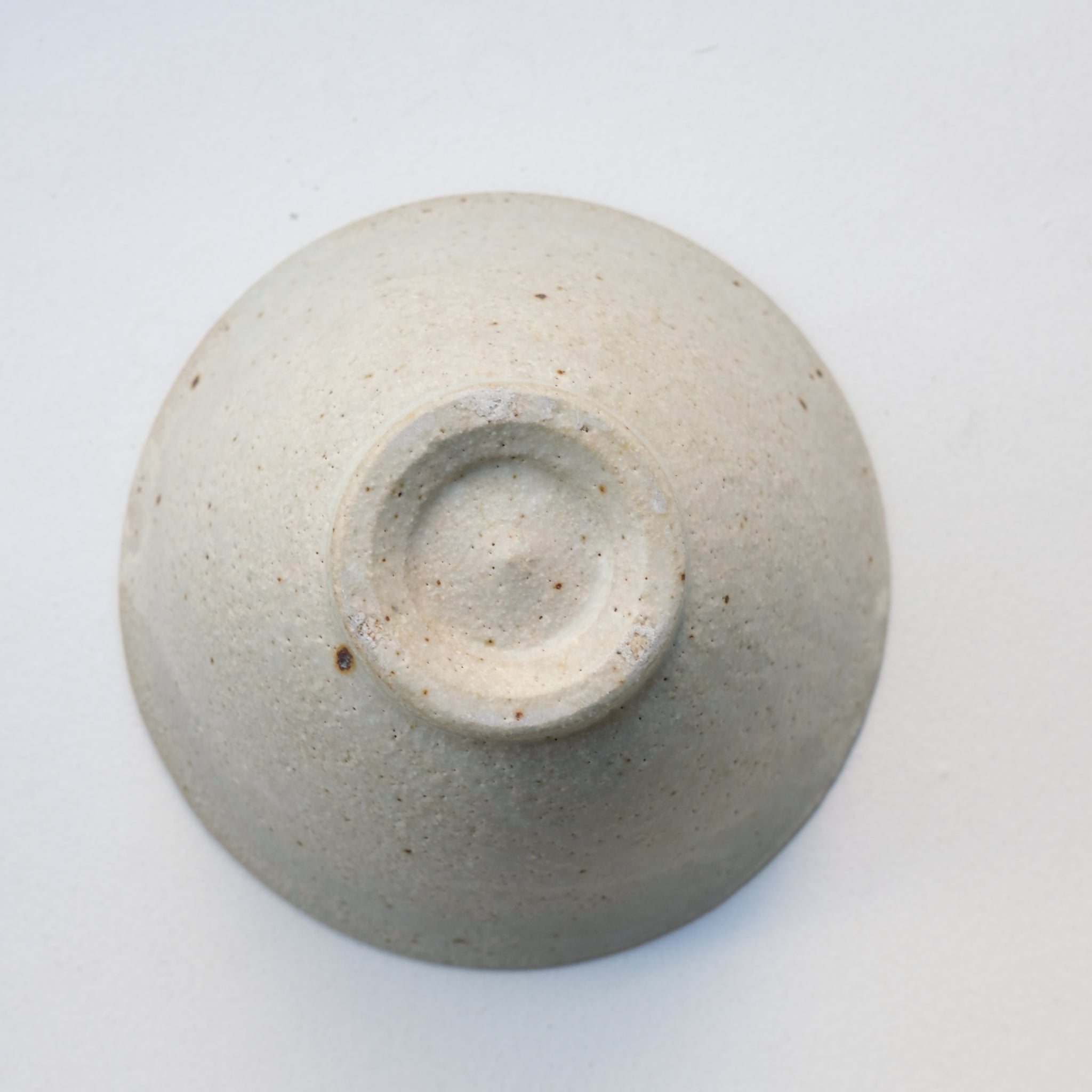 Bol en grès D 13cm - blanc kohiki de Yamato Kobayashi chez Brutal Ceramics