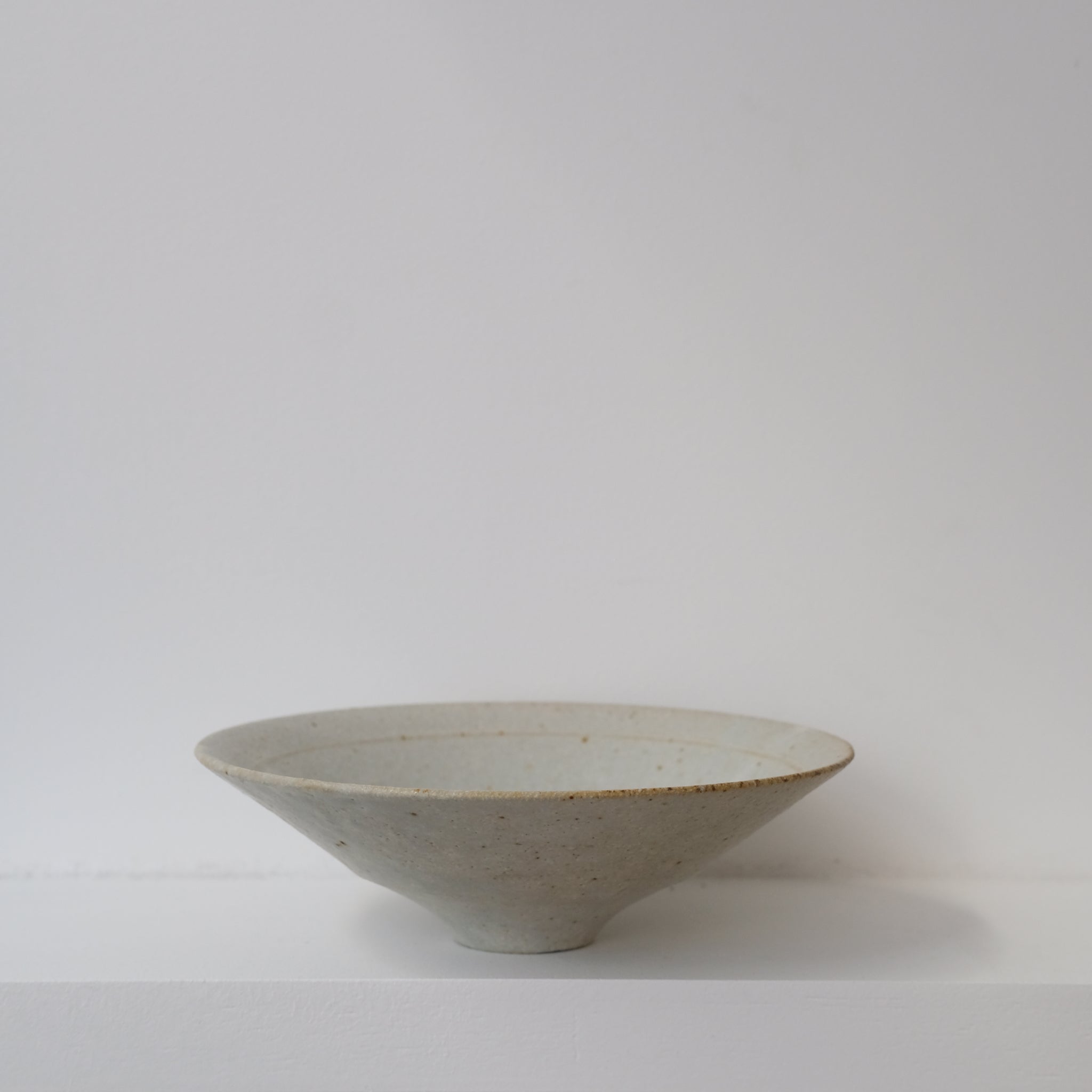 Bol en grès D 16,5cm - blanc kohiki de Yamato Kobayashi chez Brutal Ceramics