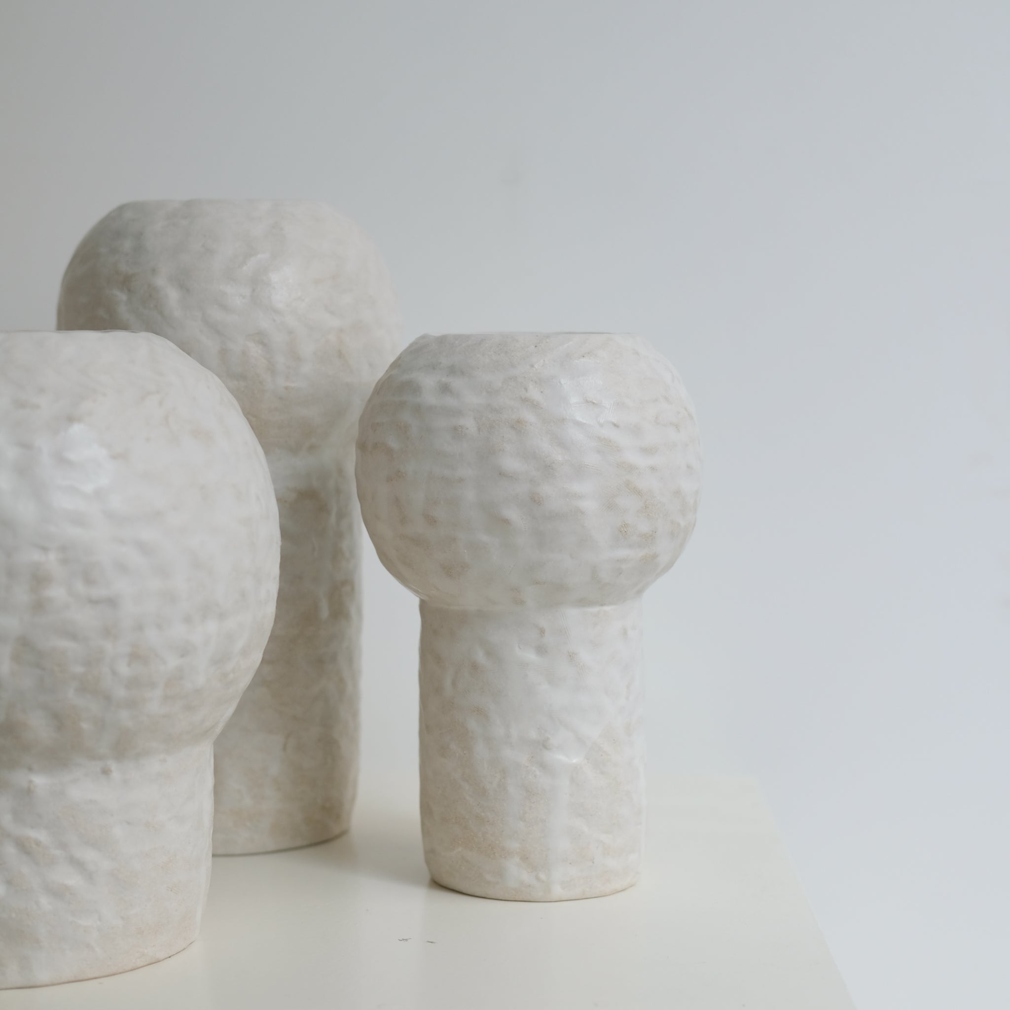 Vase 01 in white sandstone H24cm - Matt textured white