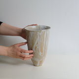 Vase 01 en grès H 27cm - Blanc beige Lola Moreau chez Brutal Ceramics