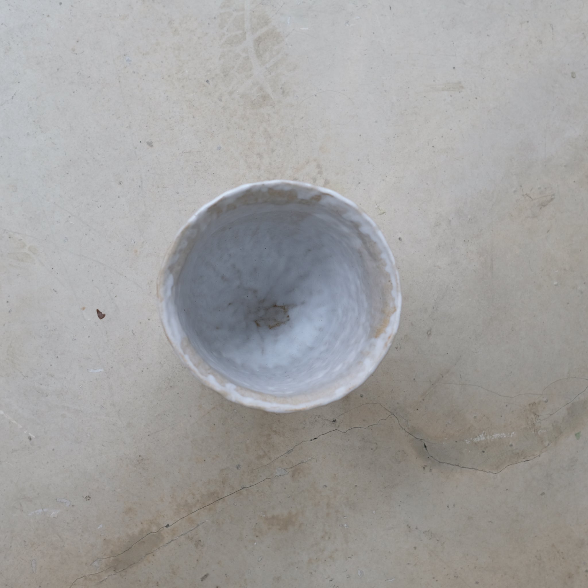 Vase 01 en grès H 27cm - Blanc beige Lola Moreau chez Brutal Ceramics