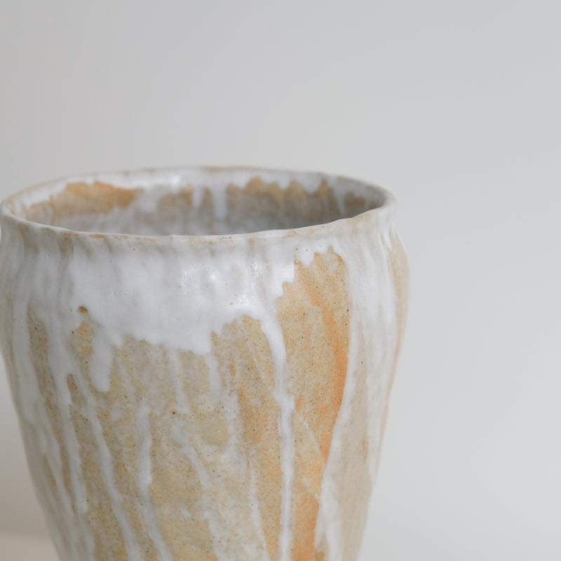Vase 02 en grès H 27cm - Blanc beige Lola Moreau chez Brutal Ceramics