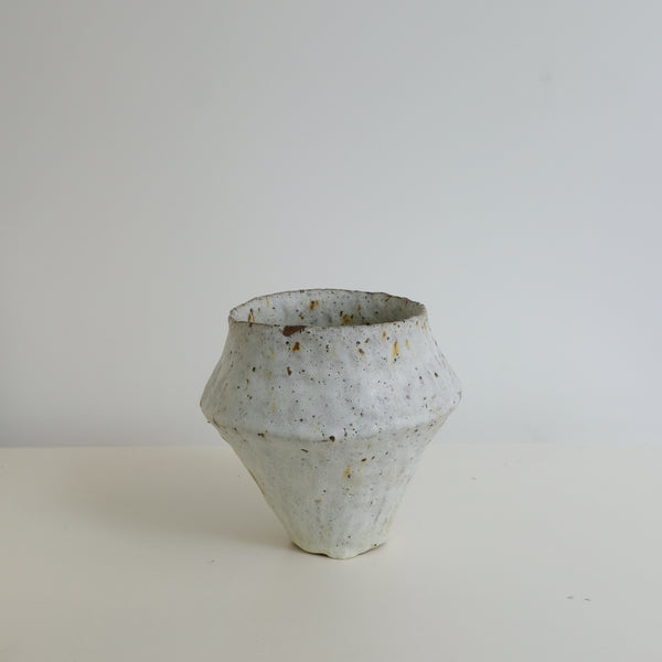 Vase en terre glanée H 18cm - Blanc mat de Potry chez Brutal Ceramics