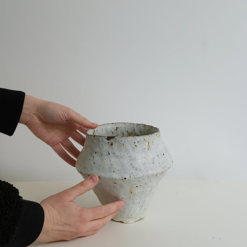 Vase en terre glanée H 18cm - Blanc mat de Potry chez Brutal Ceramics