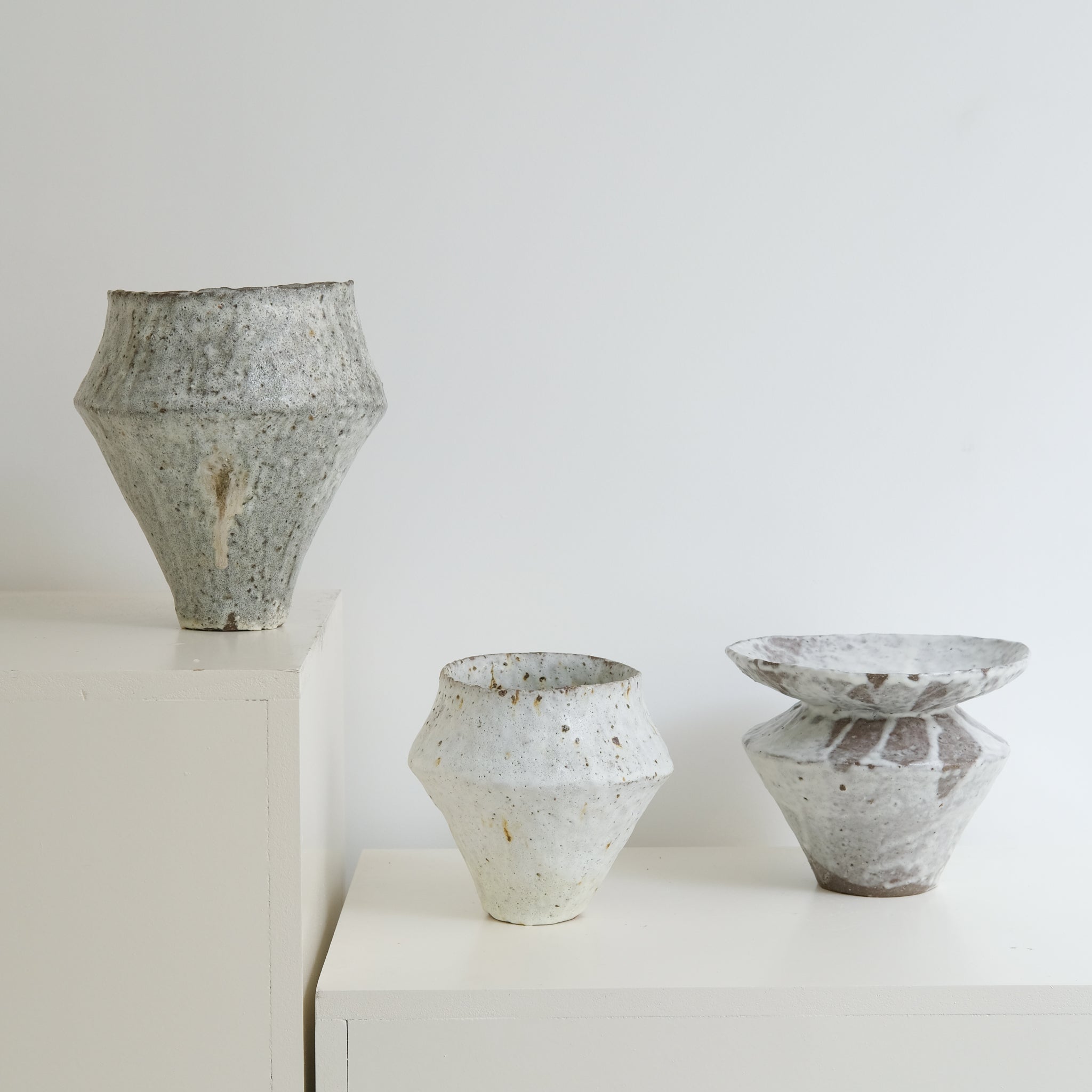 Vase en terre glanée H 23cm - Blanc satiné de Potry chez Brutal Ceramics