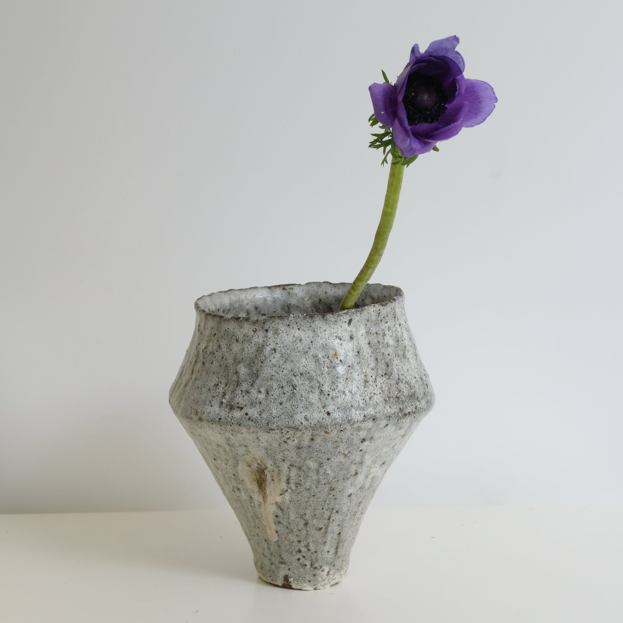 Vase en terre glanée H 23cm - Blanc satiné de Potry chez Brutal Ceramics