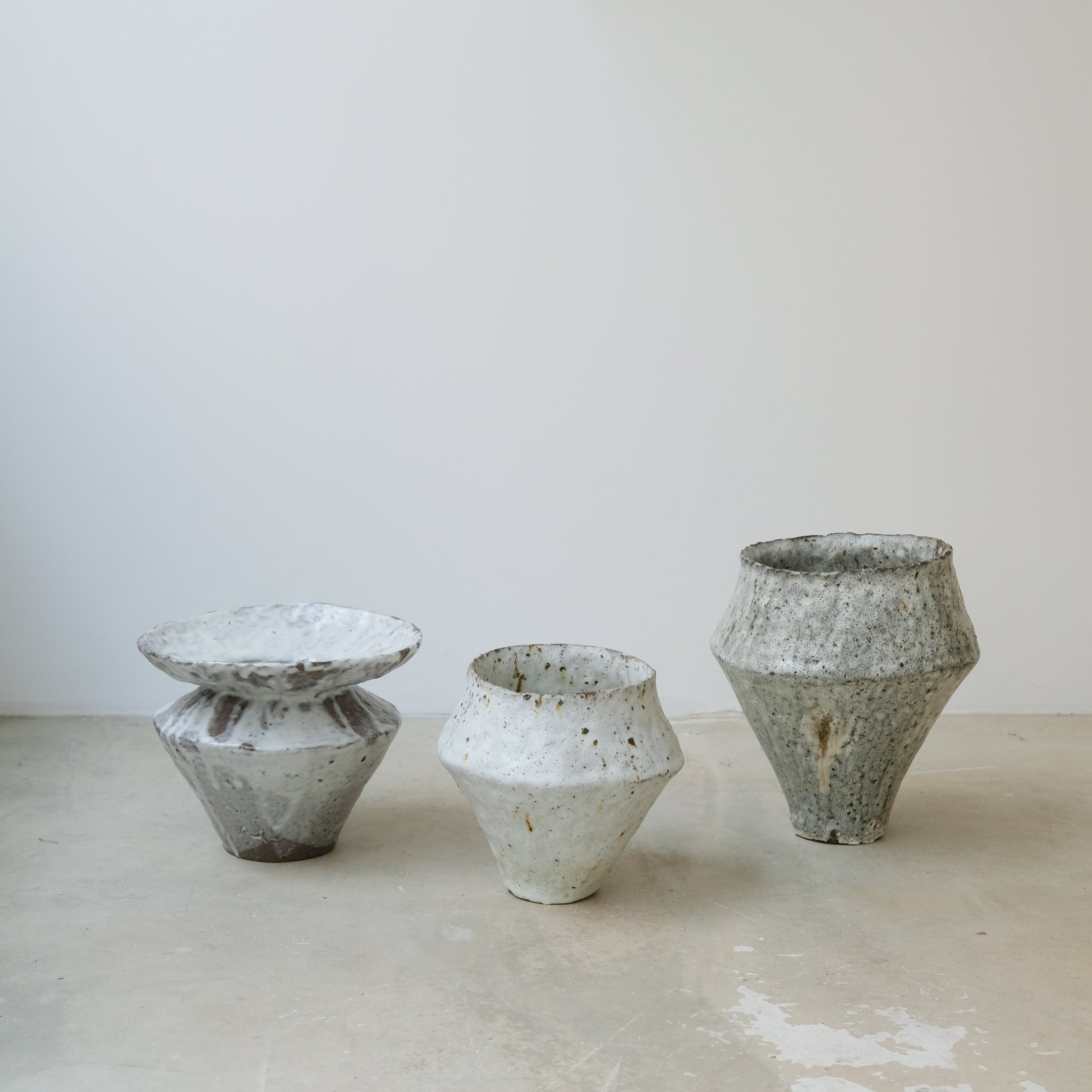 Vase en terre glanée H 18cm - Blanc mat de Potry chez Brutal Ceramics