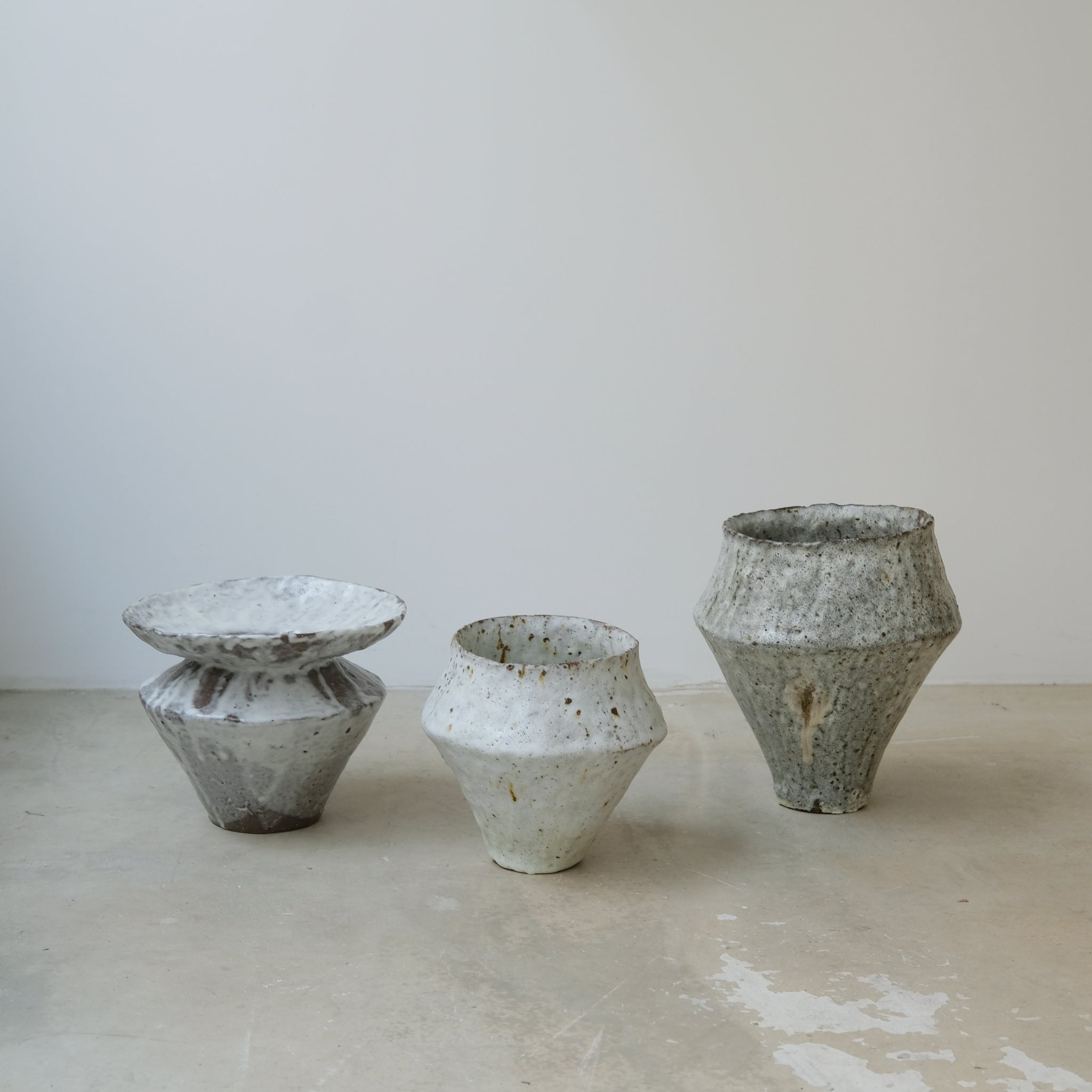 Vase en terre glanée H 23cm - Blanc satiné de Potry chez Brutal Ceramics