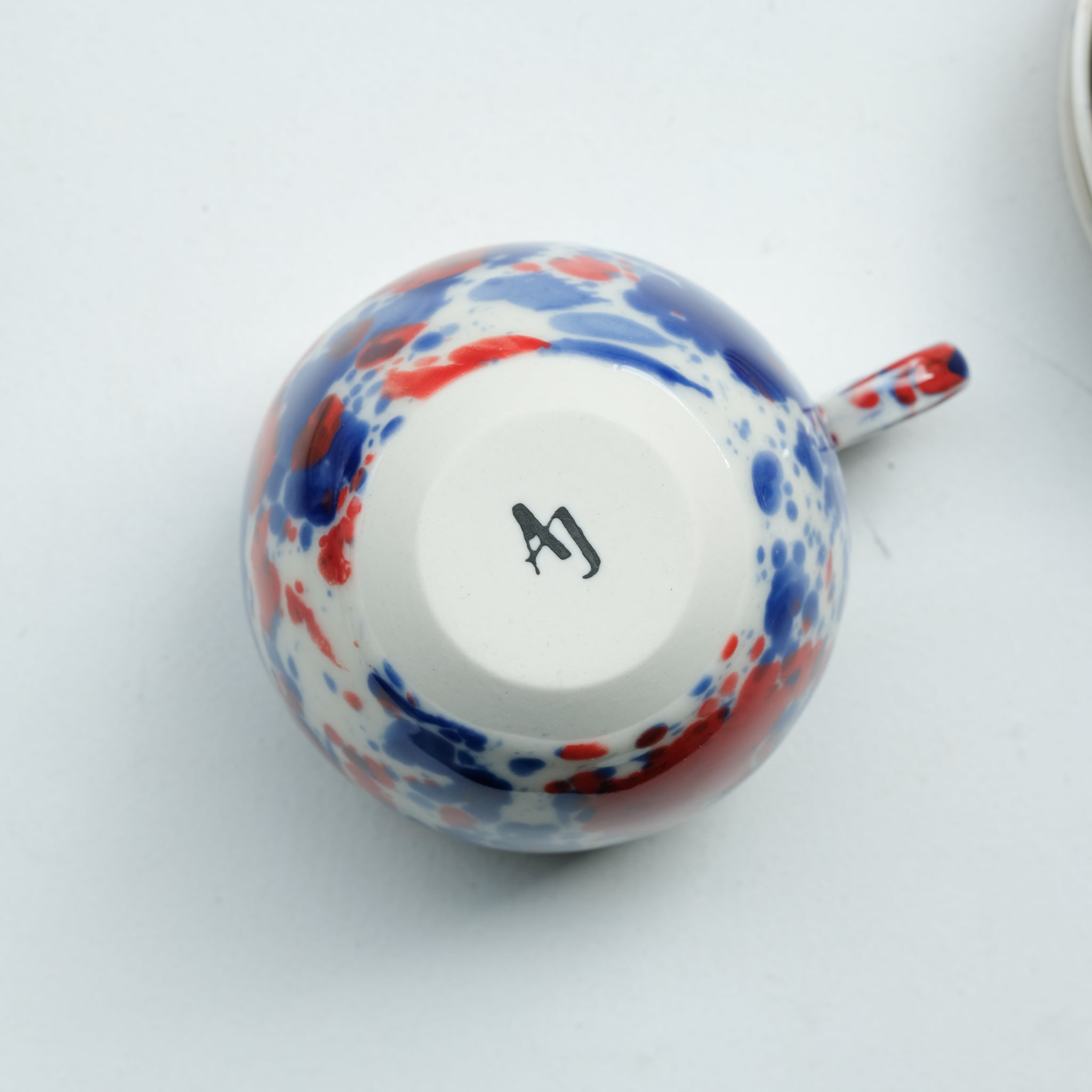 Tasse en porcelaine 350ml- bleu et rouge chez Brutal Ceramics