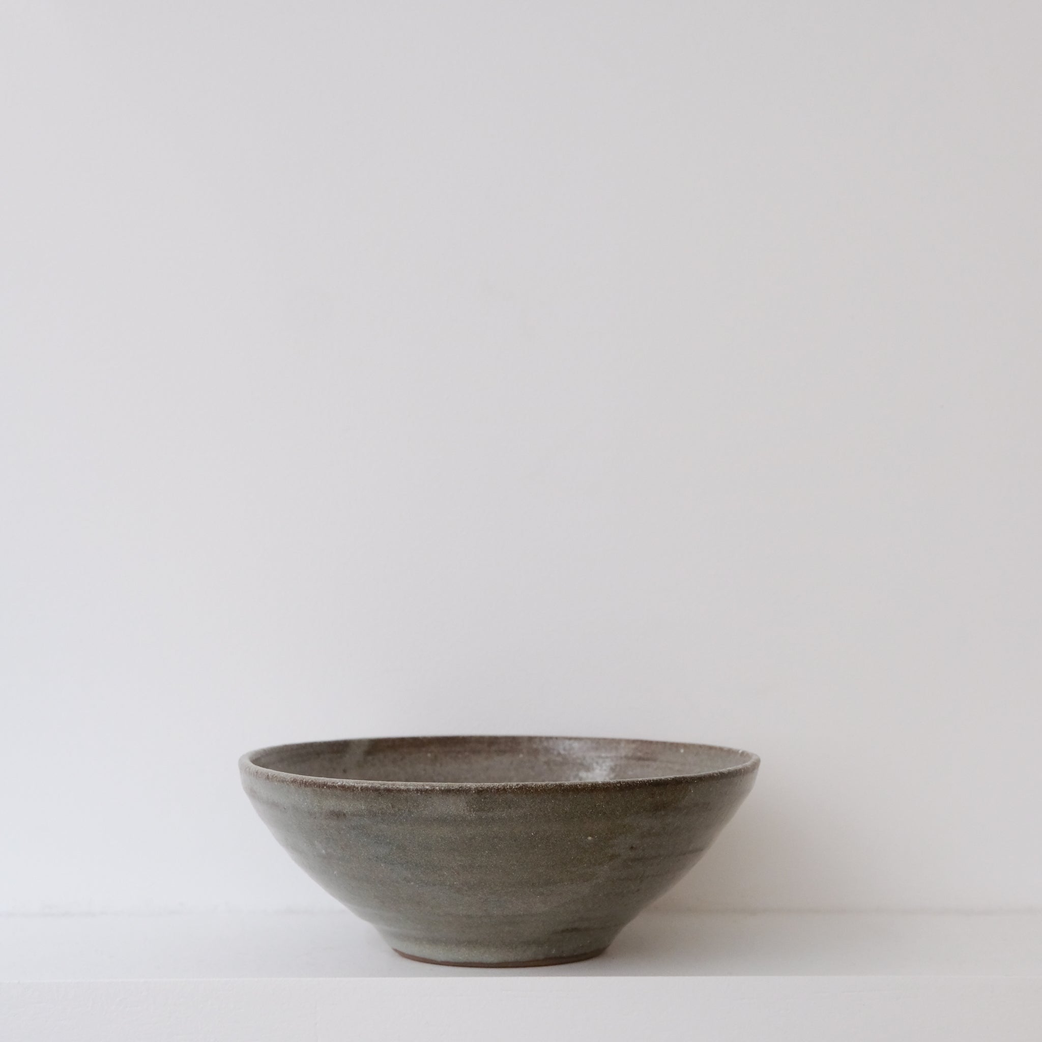 Bol en grès  D18cm - Gris brillant d'Atelier Mage chez Brutal Ceramics