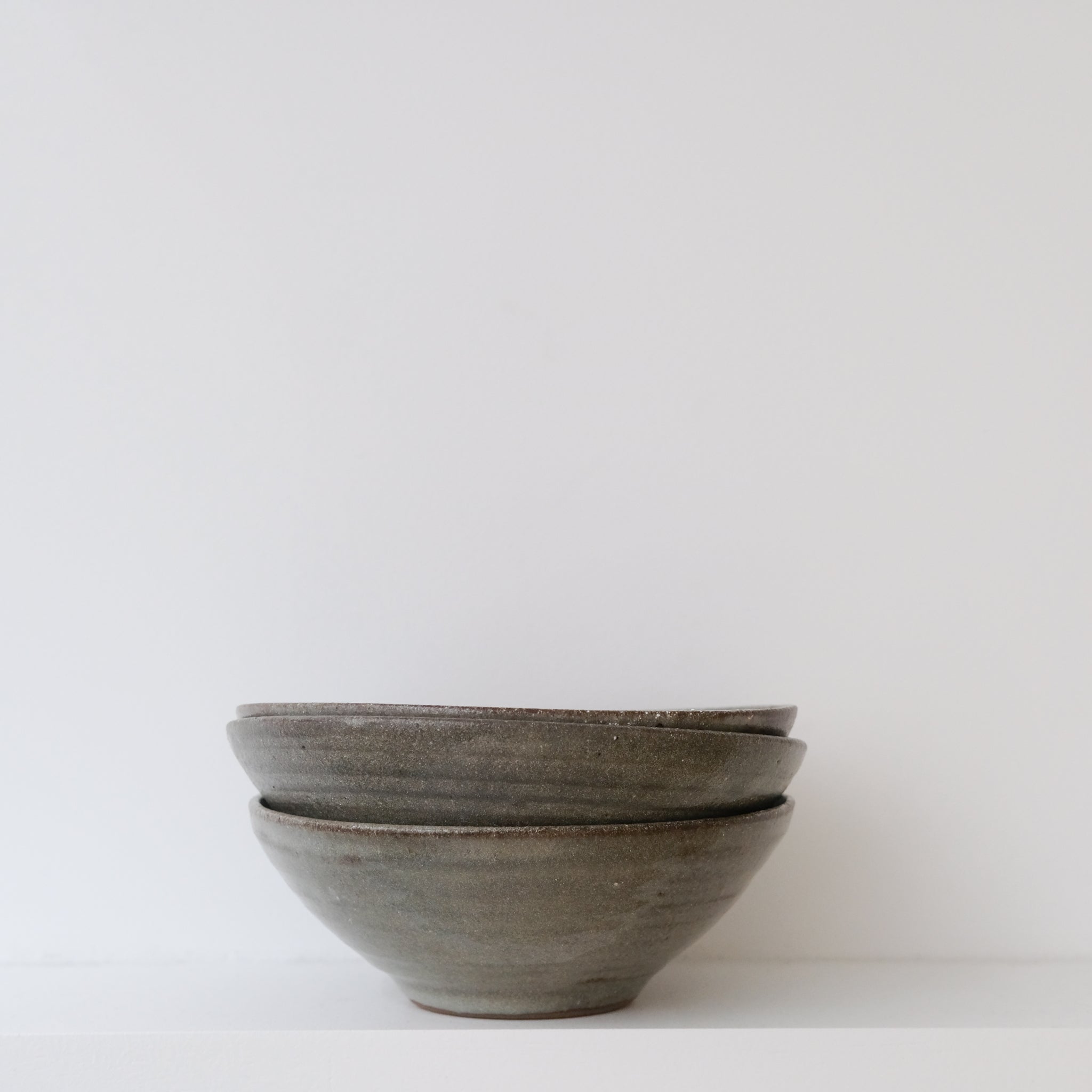 Bol en grès  D18cm - Gris brillant d'Atelier Mage chez Brutal Ceramics