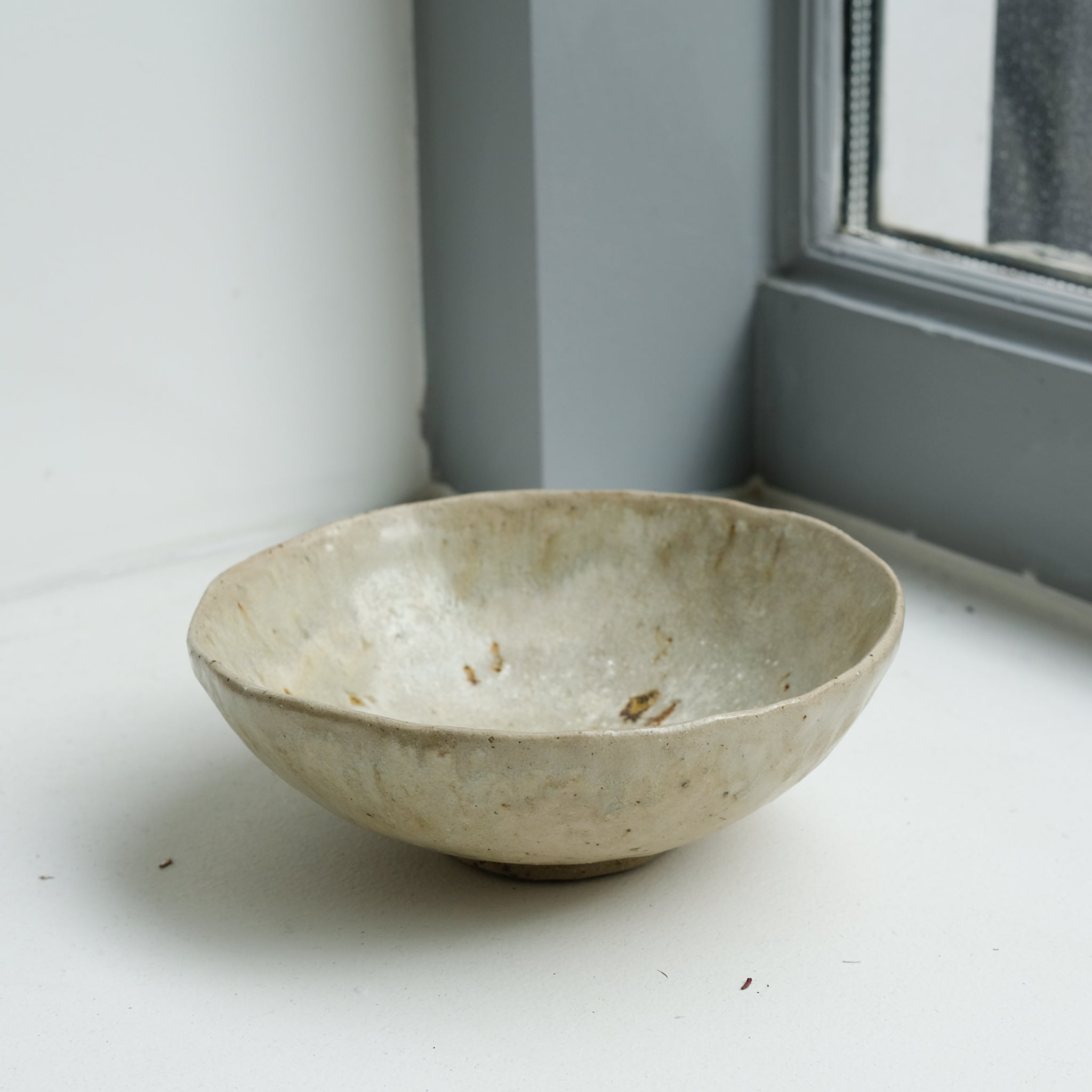 Assiette creuse grès récolté D16,5cm - blanc de Nathalie Reocreux chez Brutal Ceramics