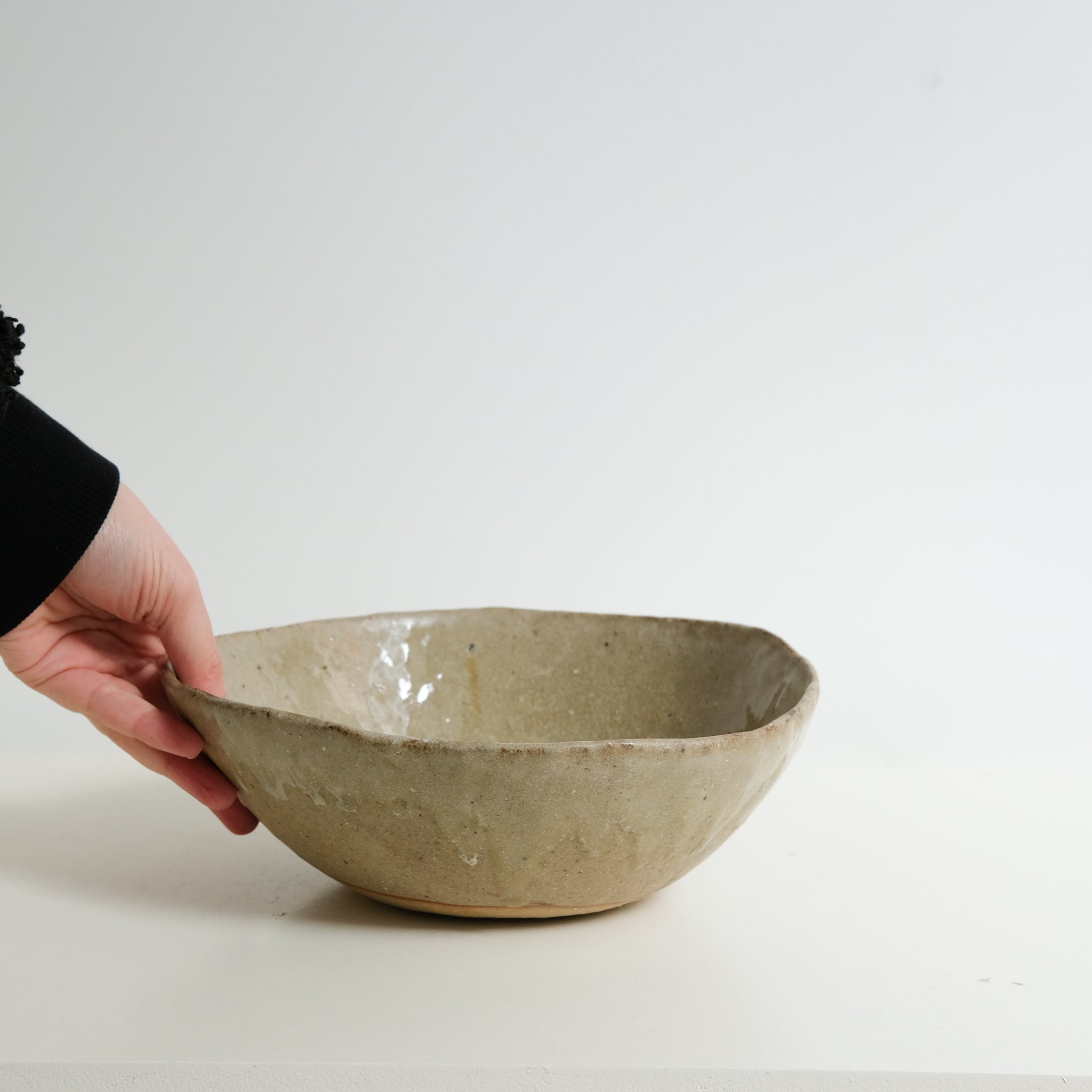 Saladier grès récolté D23,5cm - vert de Nathalie Reocreux chez Brutal Ceramics