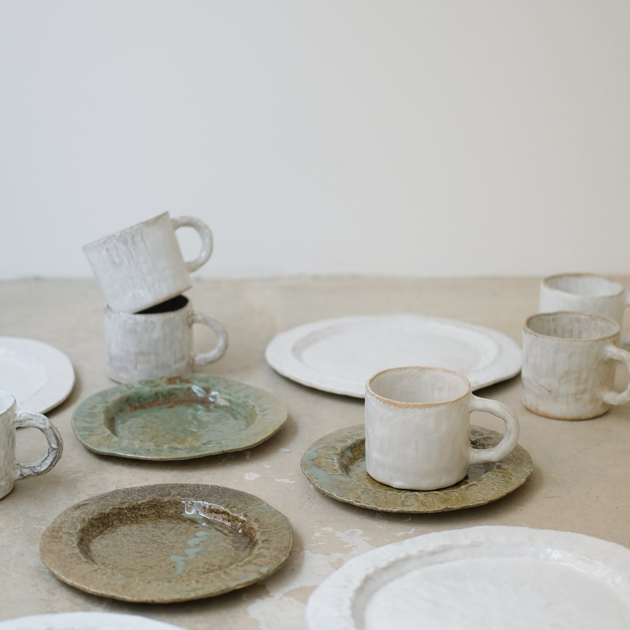 Mug en grès blanc 350ml - blanc satiné d'Estudio Vernis chez Brutal Ceramics