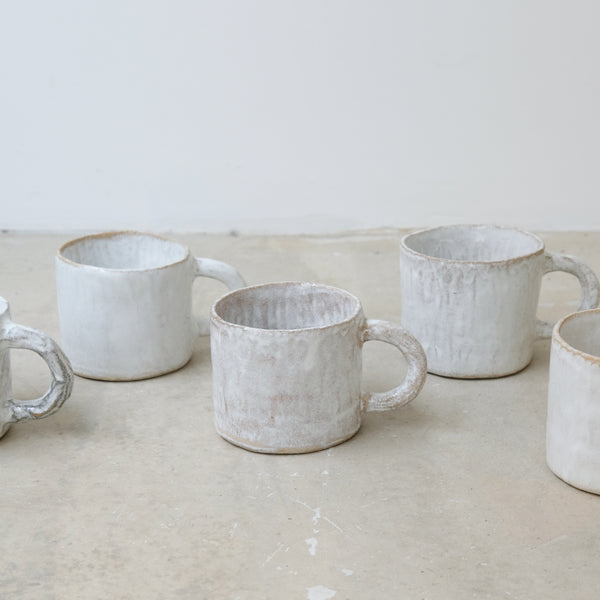 Mug en grès blanc 350ml - blanc satiné d'Estudio Vernis chez Brutal Ceramics