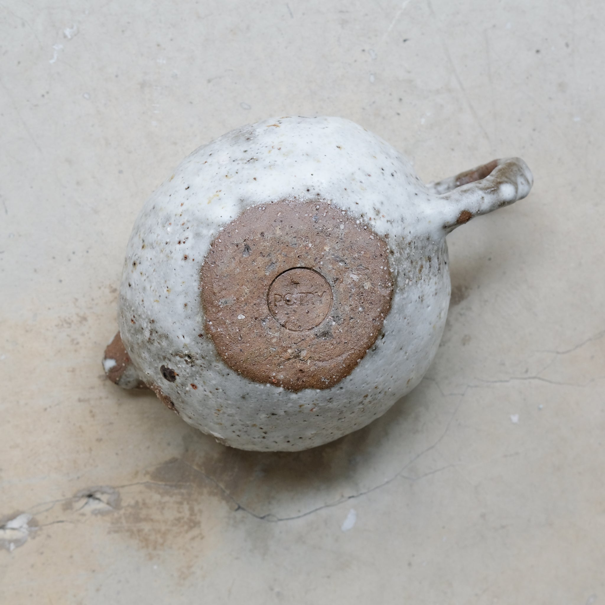 Cruche à eau en terre glanée 500ml- Blanc mat par Potry pour Brutal Ceramics