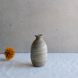 Bouteille à saké en grès naturel par l'atelier Setsuko chez Brutal Ceramics