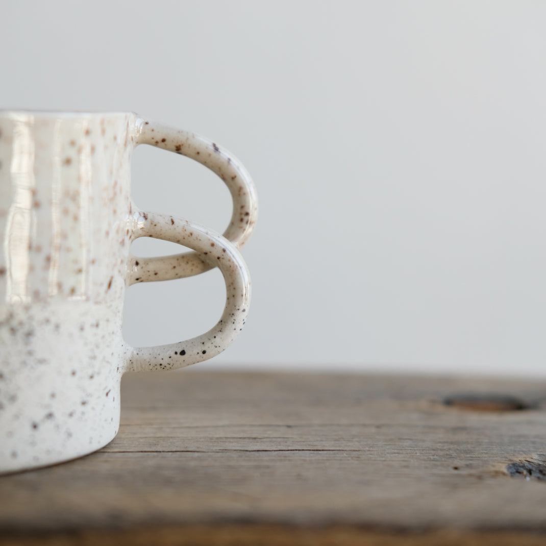 Mug Loop Dot réalisée en exclusivité par la céramiste Camille Esnée pour Brutal Ceramics