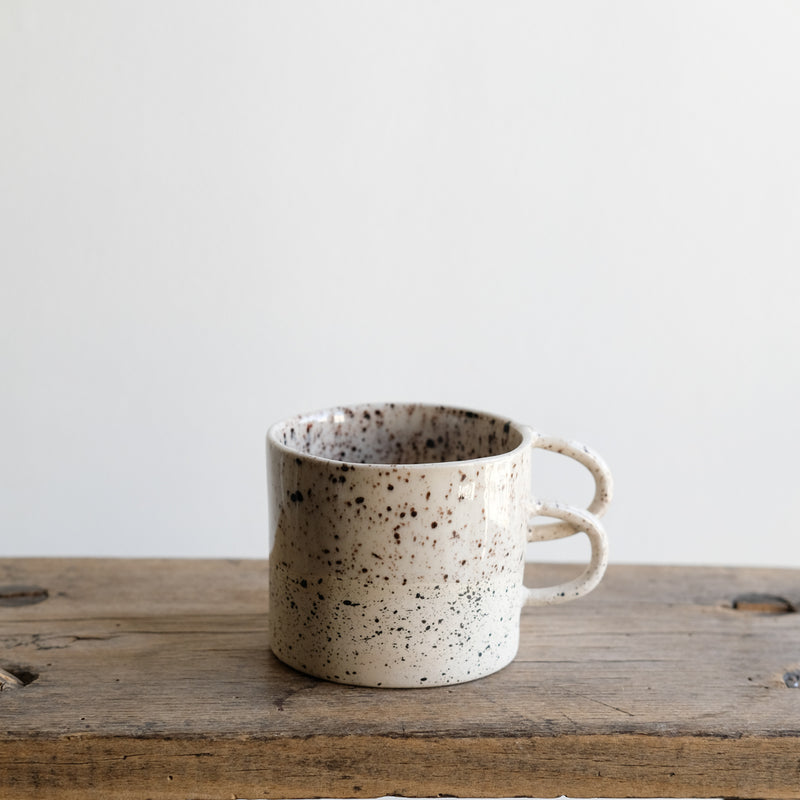 Mug loop dot réalisée en exclusivité par la céramiste Camille Esnée pour Brutal Ceramics