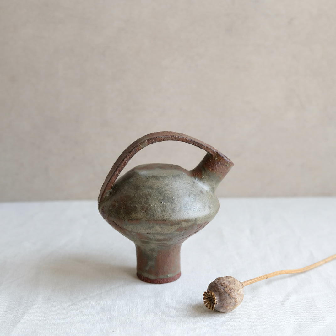 Bouteille soucoupe volante verte par Catherine Dix Ceramics