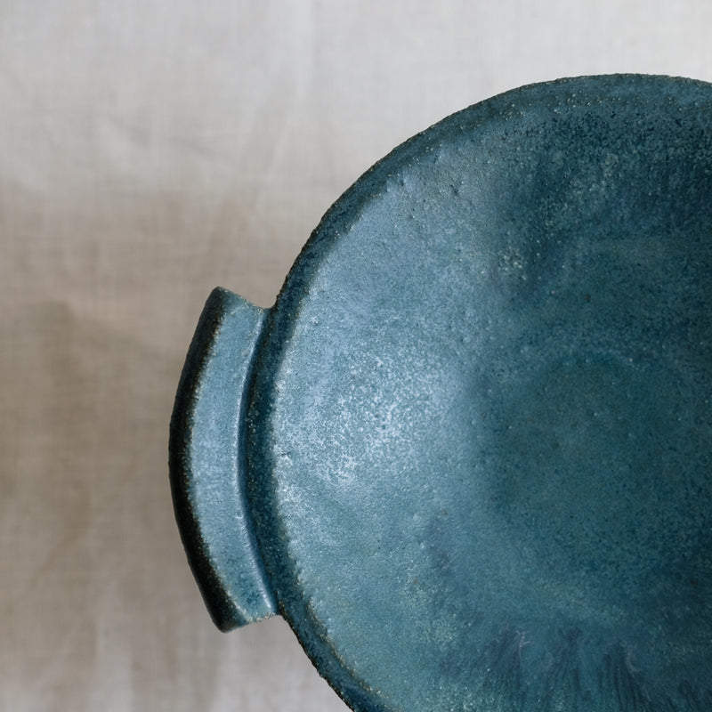 Coupe en grès bleu canard par Catherine Dix Ceramics