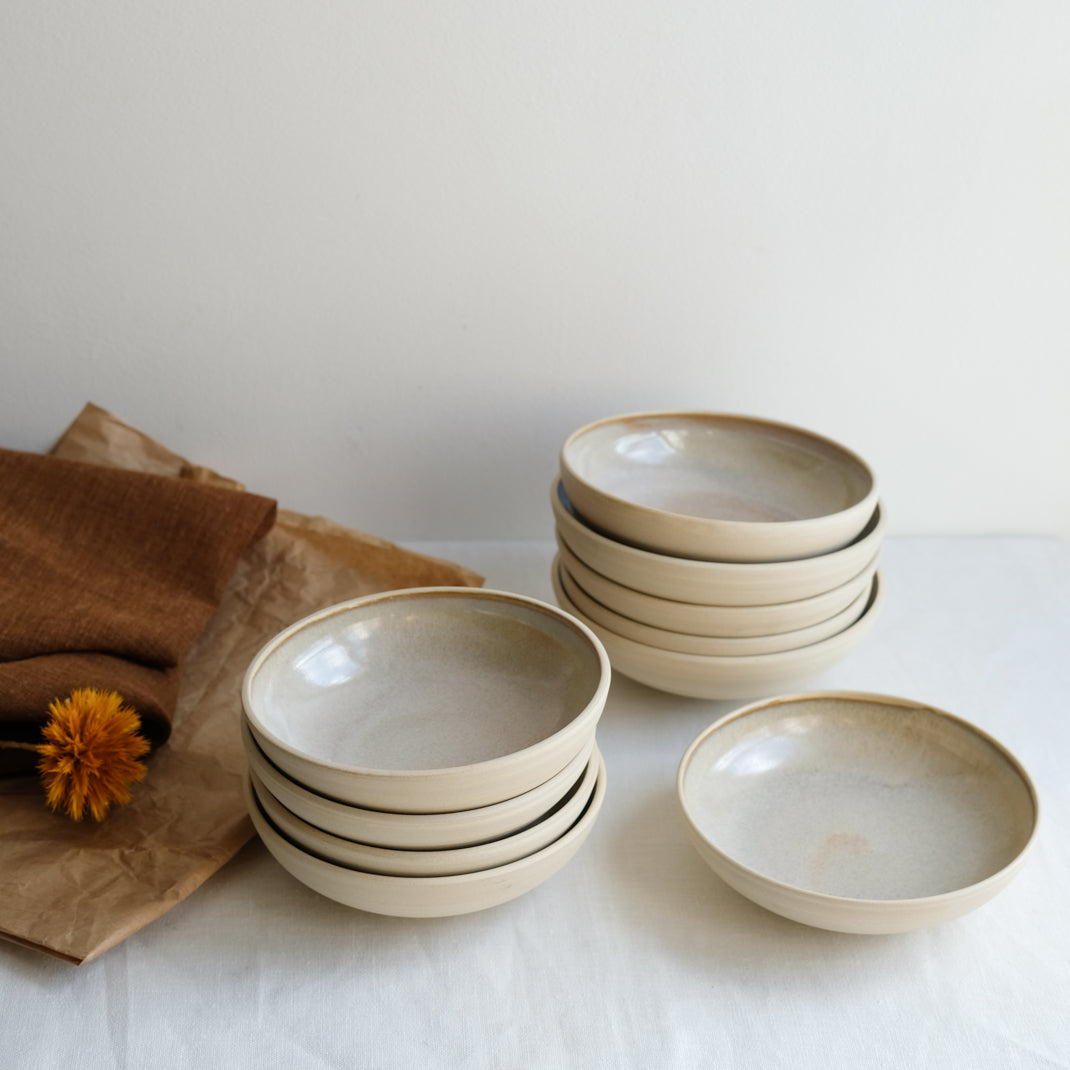 Assiette creuse par Helka Ceramics chez Brutal Ceramics