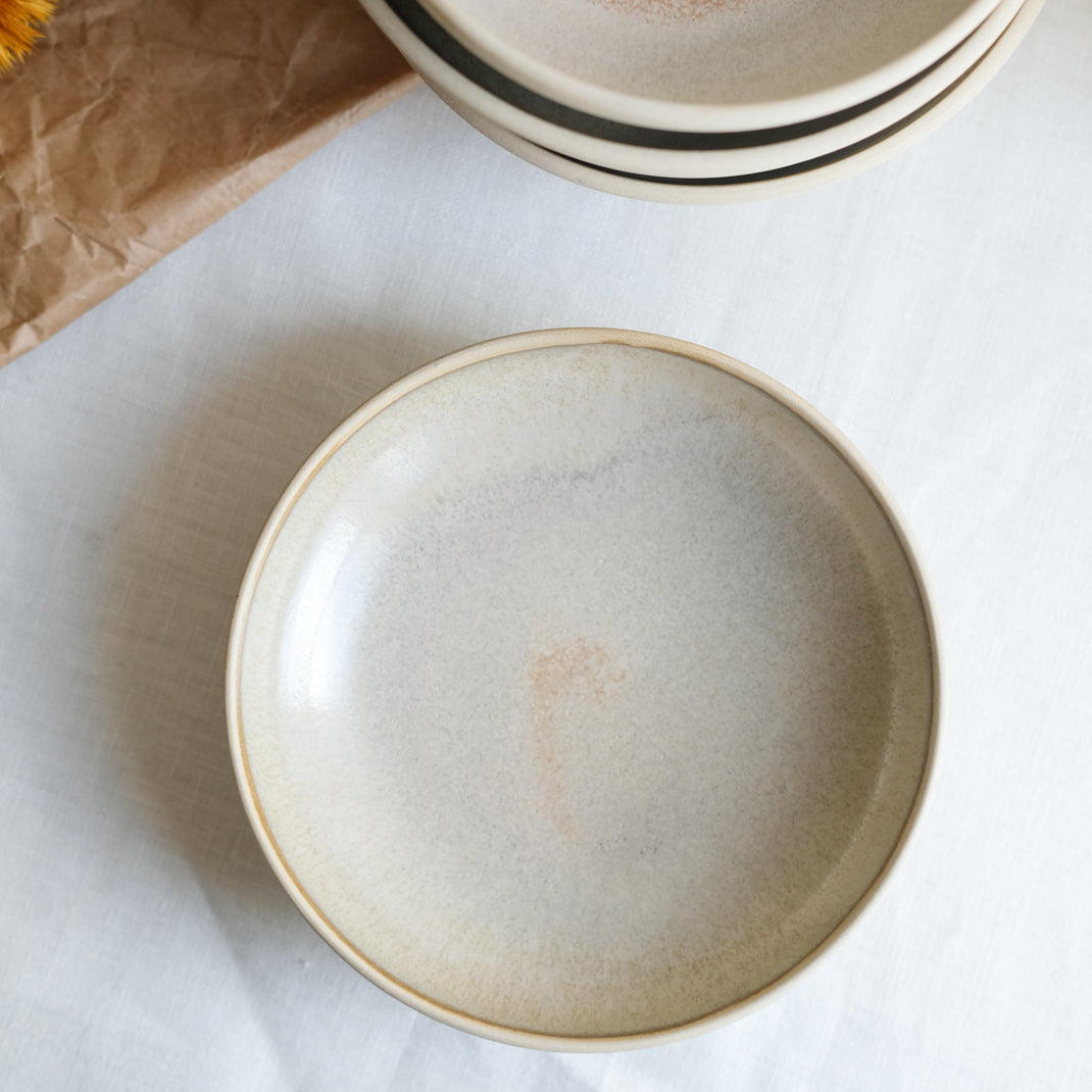 Assiette creuse par Helka Ceramics chez Brutal Ceramics