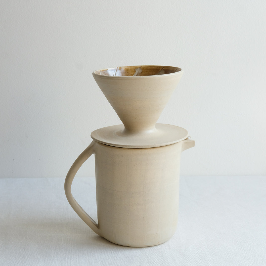 Set à café réalisé par Helka Ceramics à Berlin chez Brutal Ceramics