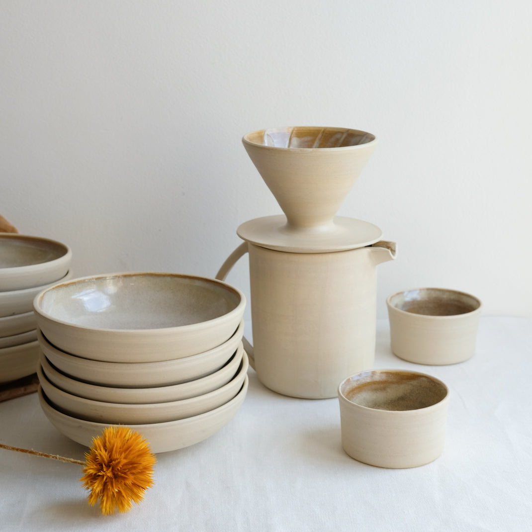 Assiette creuse par Helka Ceramics chez Brutal Ceramics
