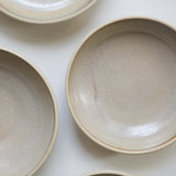 Assiette creuse par Helka Ceramics chez Brutal Ceramics