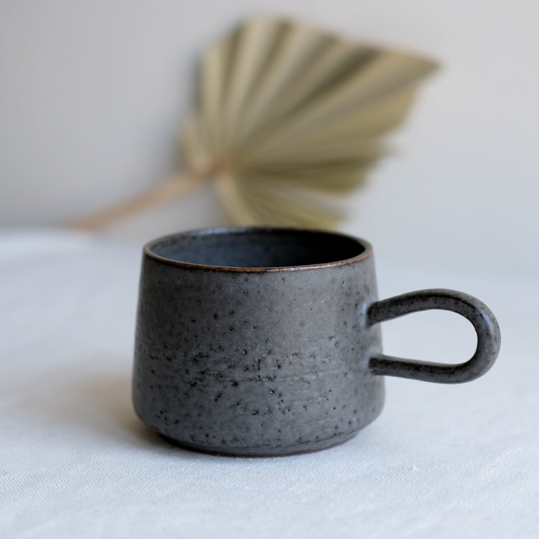 Tasse en grès 200ml - gris foncé