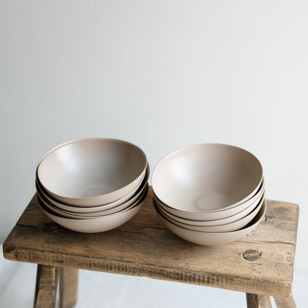 Bol blanc en porcelaine par la céramiste Marilyn Vince chez Brutal Ceramics