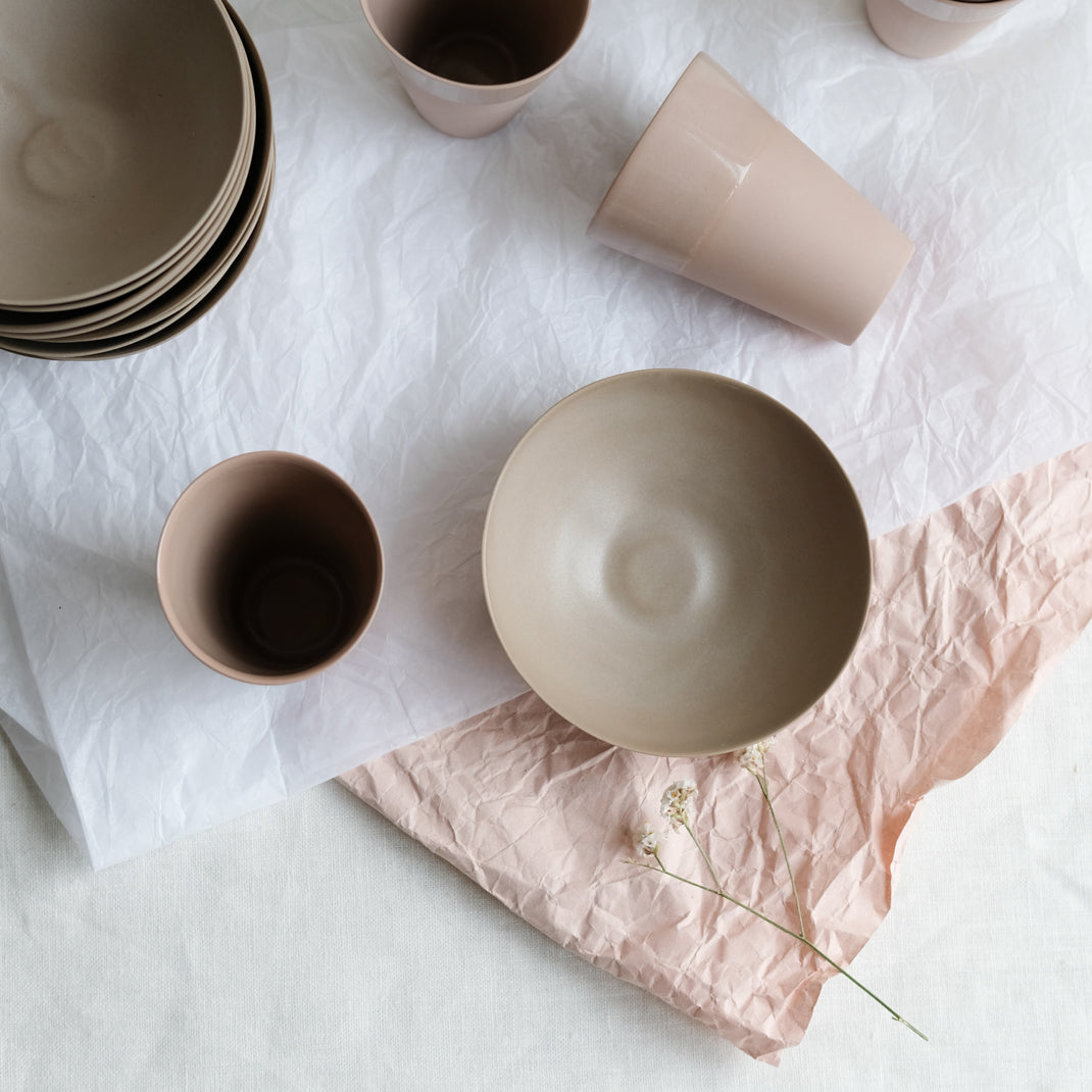 Bol blanc en porcelaine par la céramiste Marilyn Vince chez Brutal Ceramics