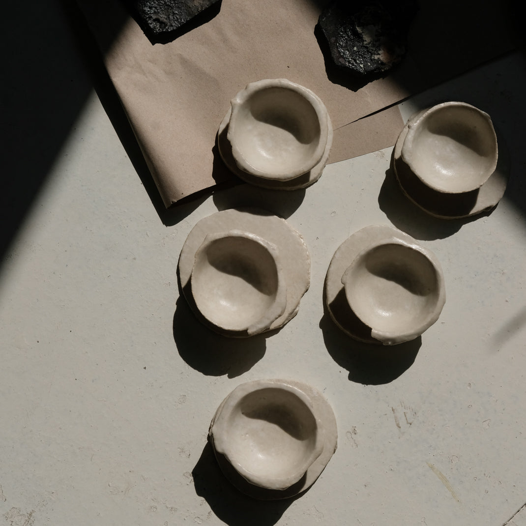 Pièces issues de la collection N02 de Yellow Nose Studio chez Brutal Ceramics