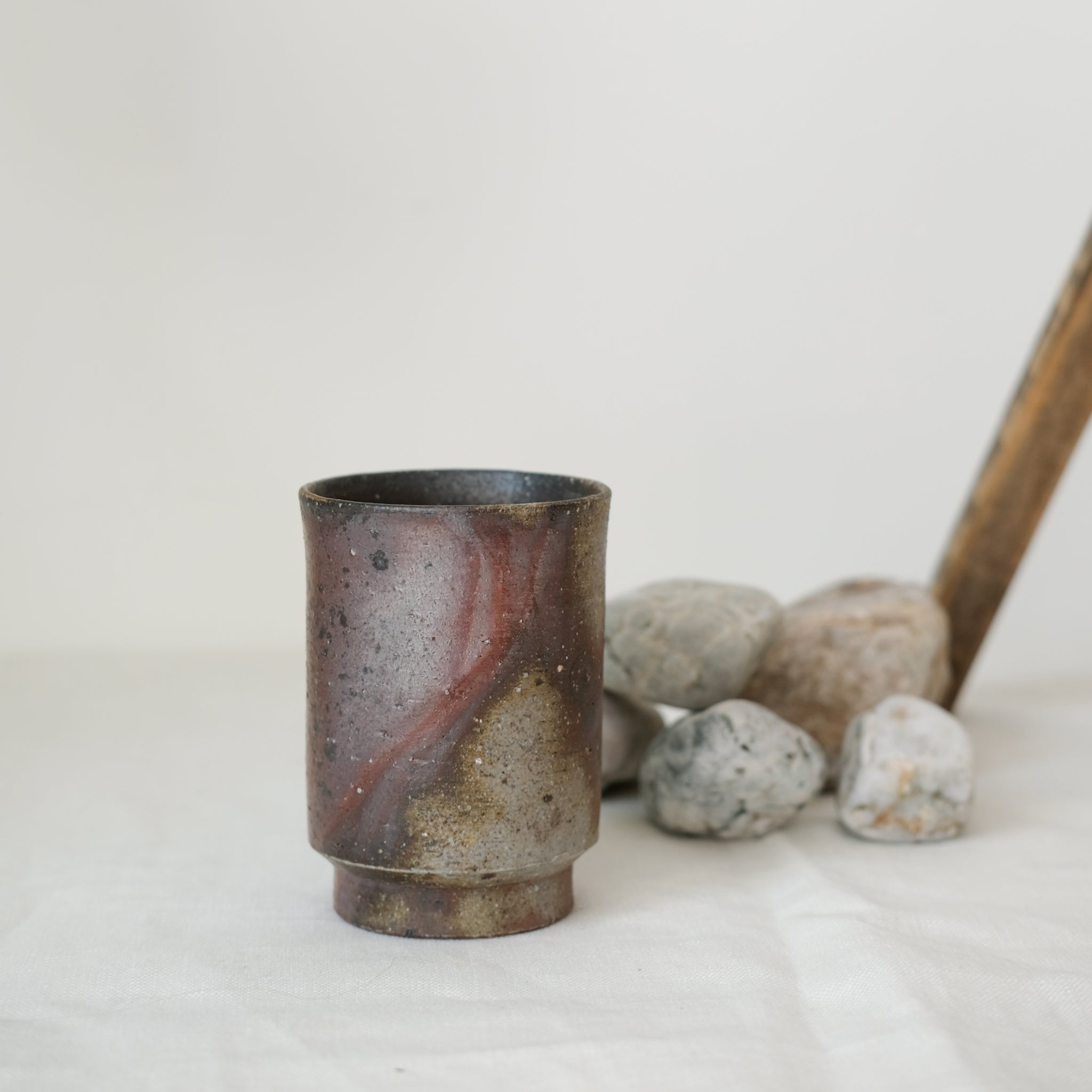 Tasses Bizen Yaki L japonaises par Asemi chez Brutal Ceramics