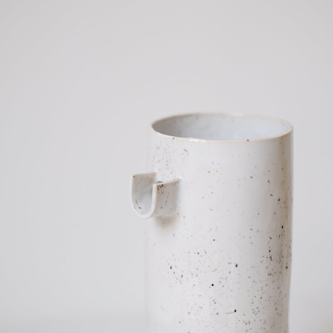 Pot Milky par Camille Esnée chez Brutal Ceramics