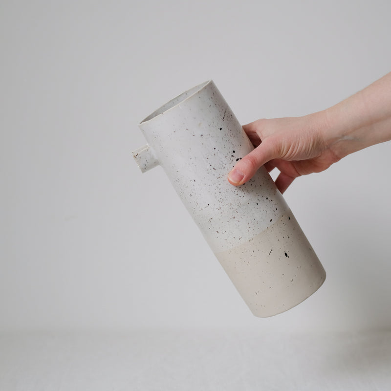 Pot Milky par Camille Esnée chez Brutal Ceramics