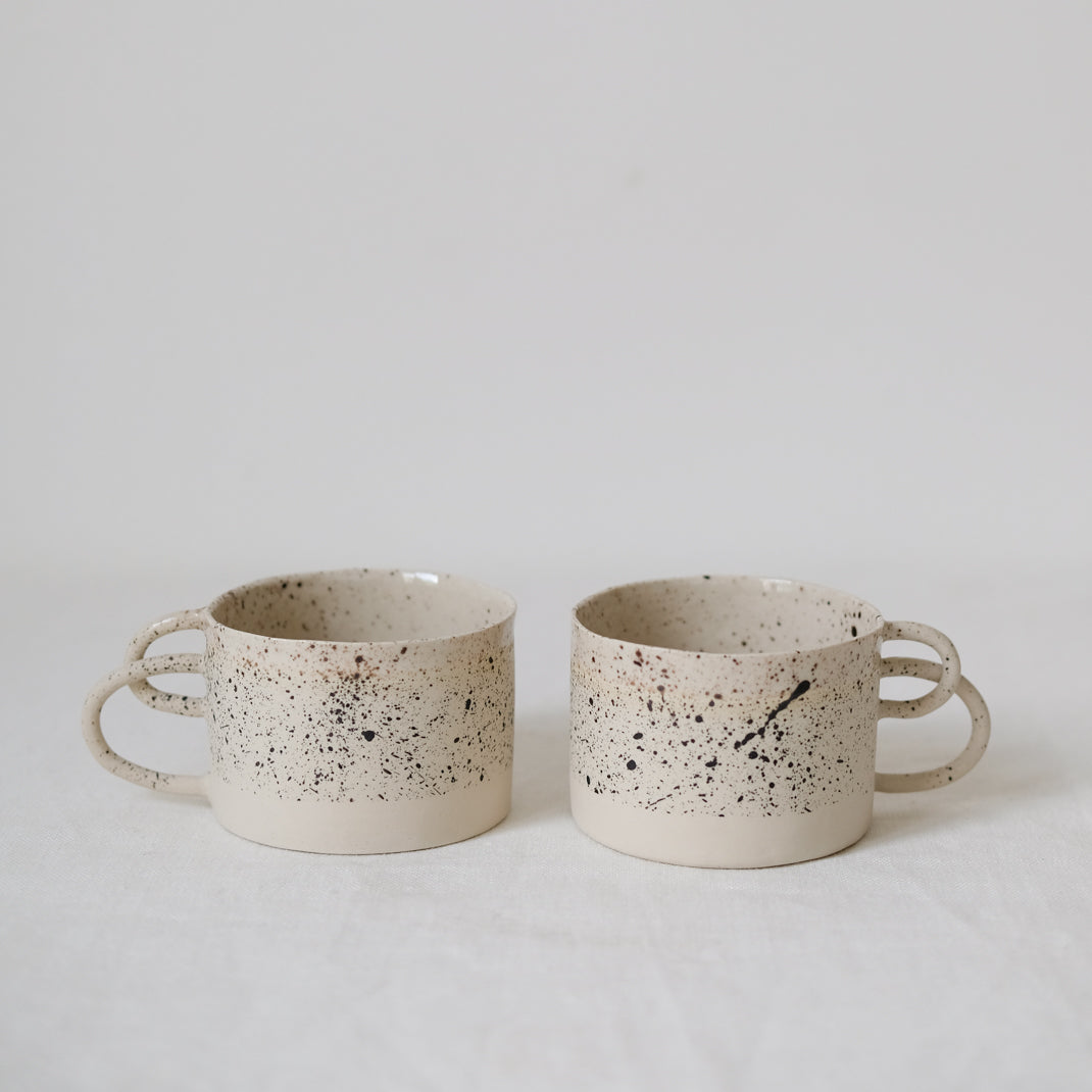 La mug loop dessinée par Camille Esnée sur Brutal Ceramics