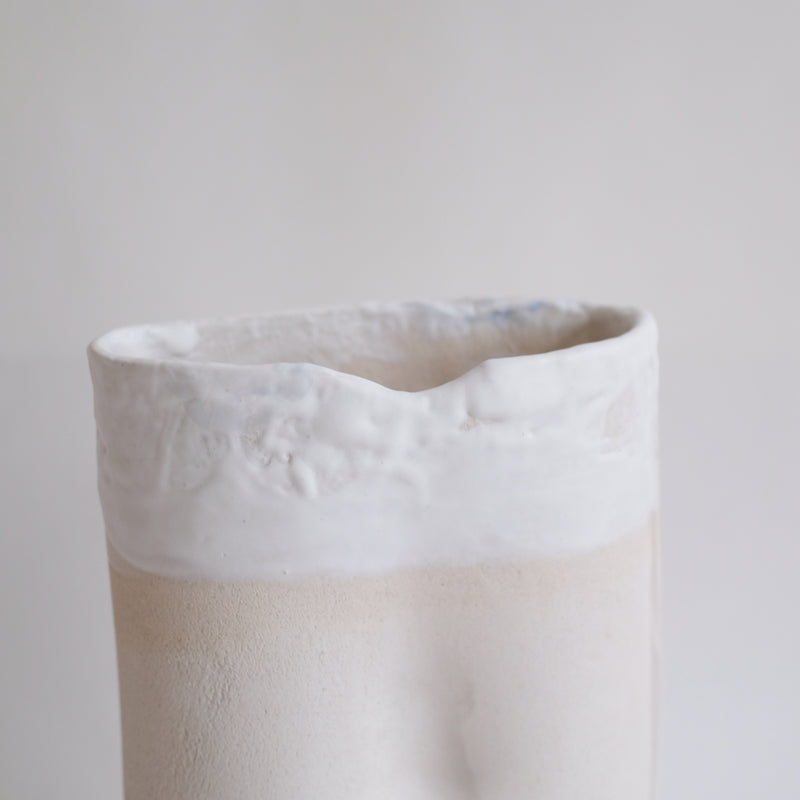 Vase Omata_01 par Emmanuelle Roule chez Brutal Ceramics