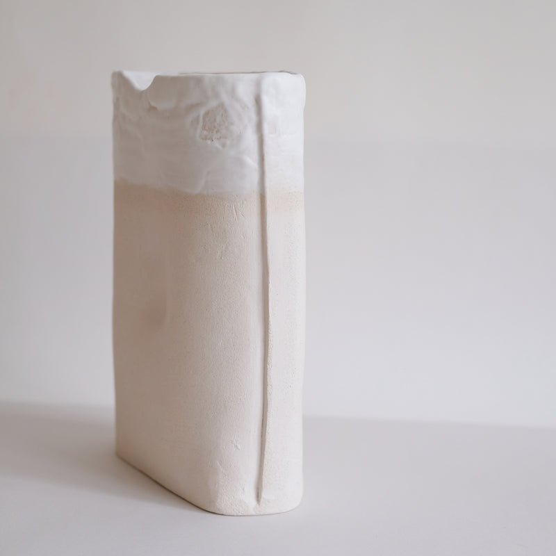 Vase Omata_01 par Emmanuelle Roule chez Brutal Ceramics
