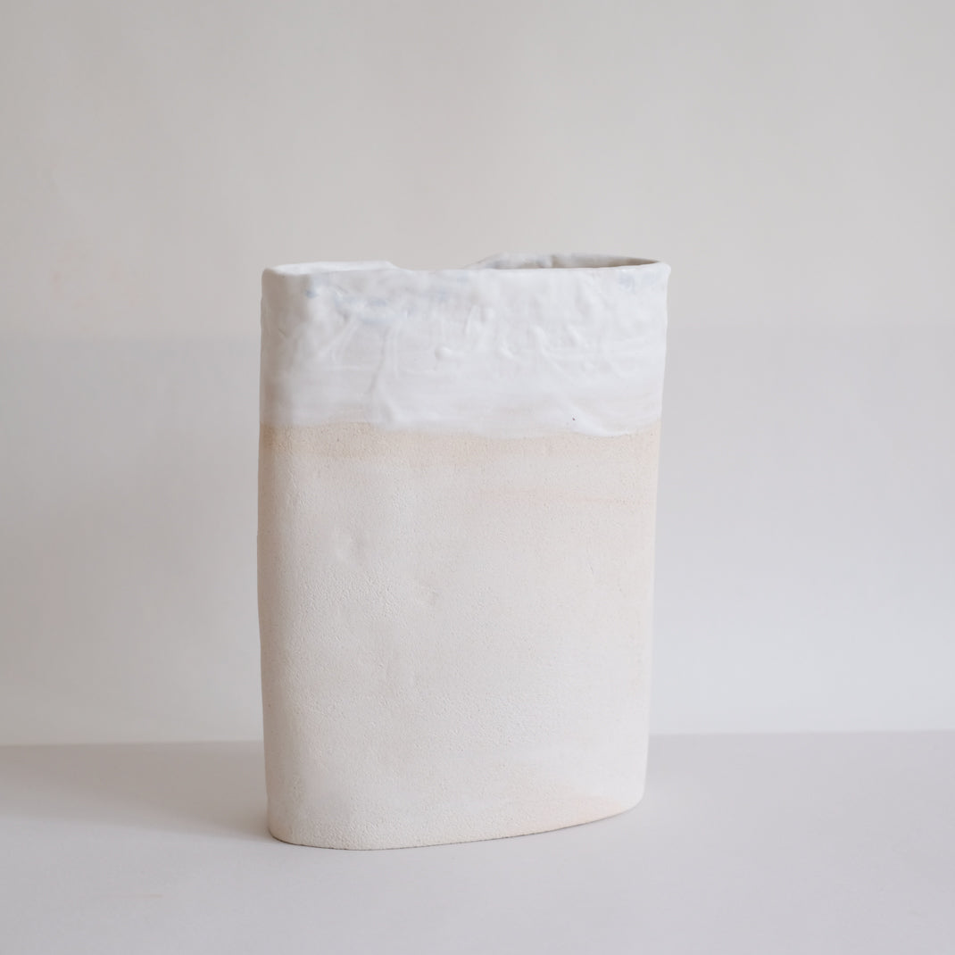 Vase Omata_01 par Emmanuelle Roule chez Brutal Ceramics