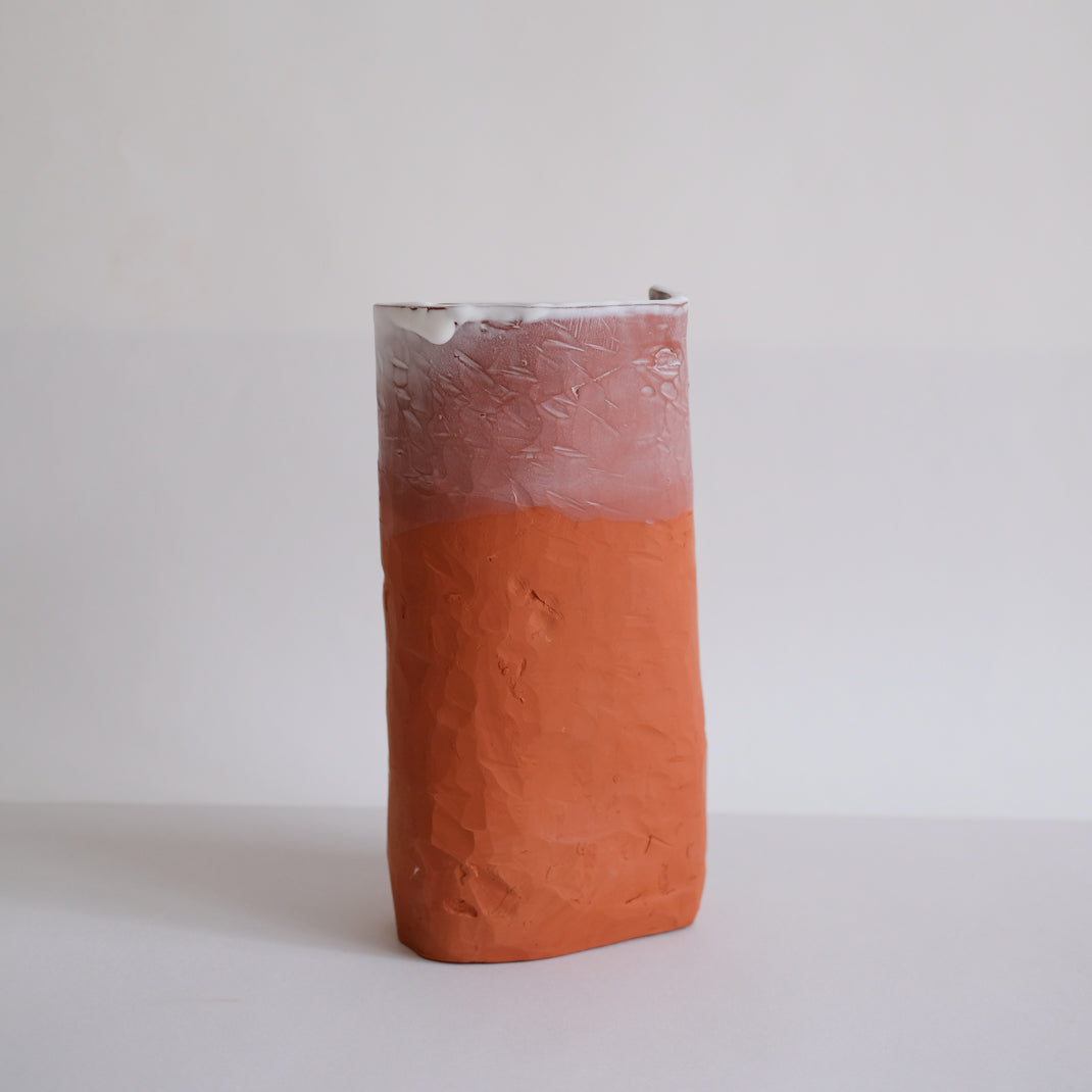 Vase Kume_28 d'Emmanuelle Roule chez Brutal Ceramics