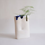 Vase Omata_04 par Emmanuelle Roule chez Brutal Ceramics