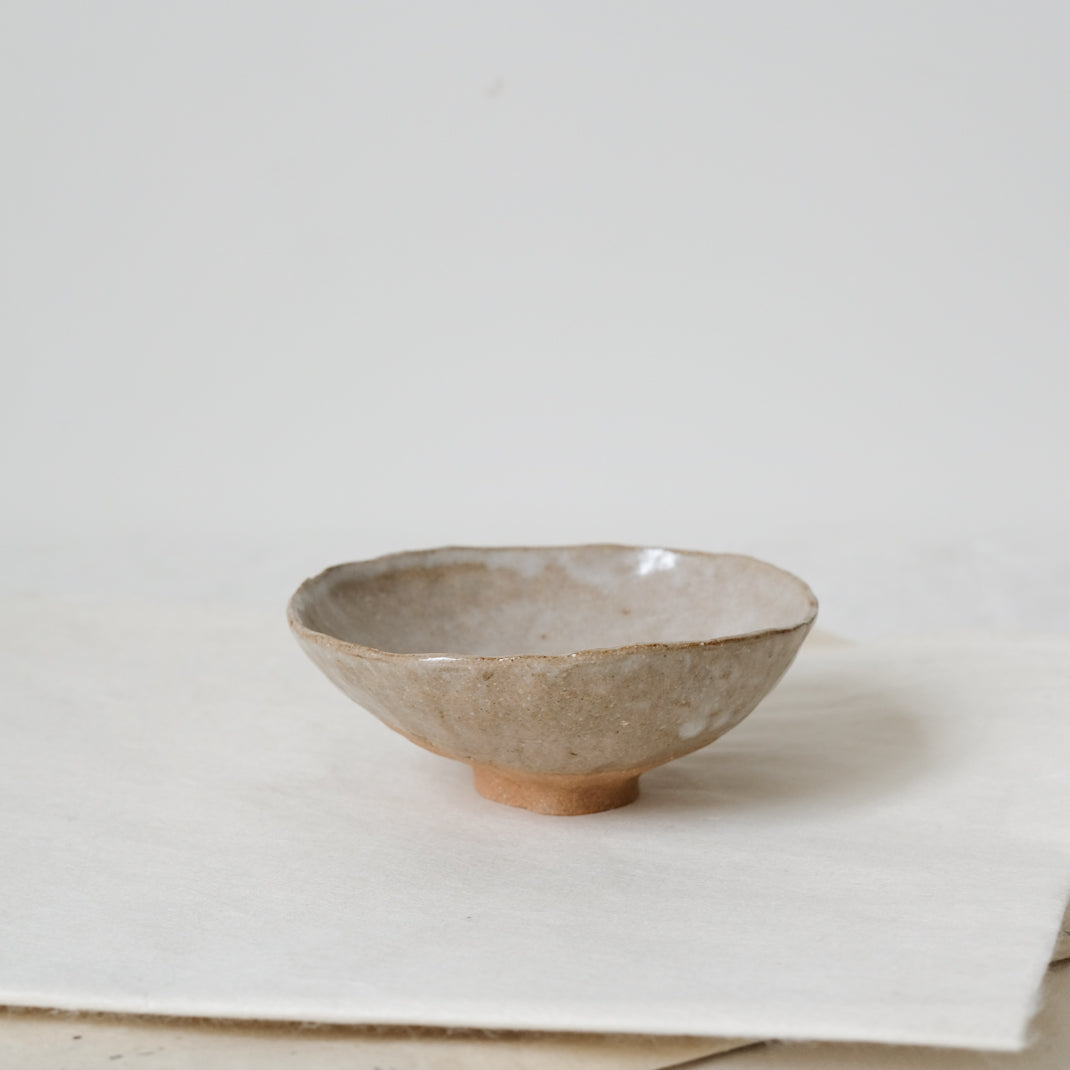 Coupelle en grès roux chamotté par Judith Lasry chez Brutal Ceramics
