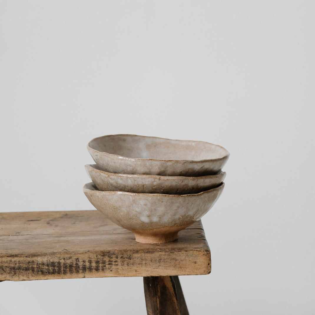 Coupelle en grès roux chamotté par Judith Lasry chez Brutal Ceramics